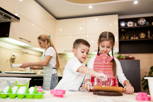 Famille familiale enfant mère enfants