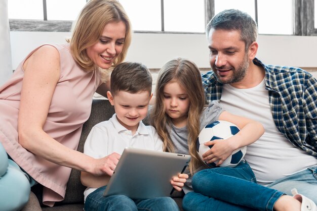 Famille à la maison