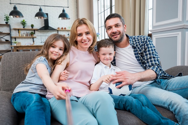 Famille à la maison