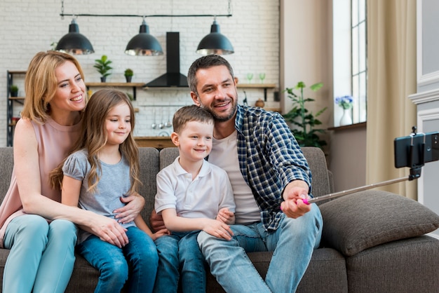 Famille à la maison