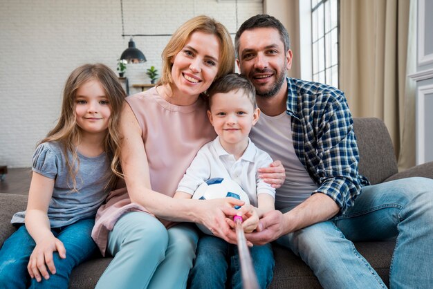 Famille à la maison