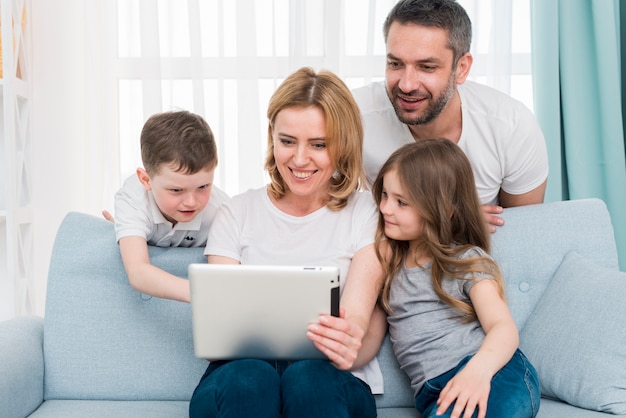 Famille à la maison