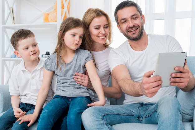 Famille à la maison