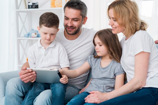 Famille à la maison