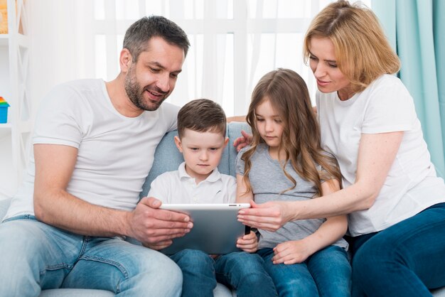 Famille à la maison