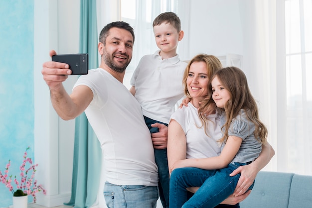 Famille à la maison