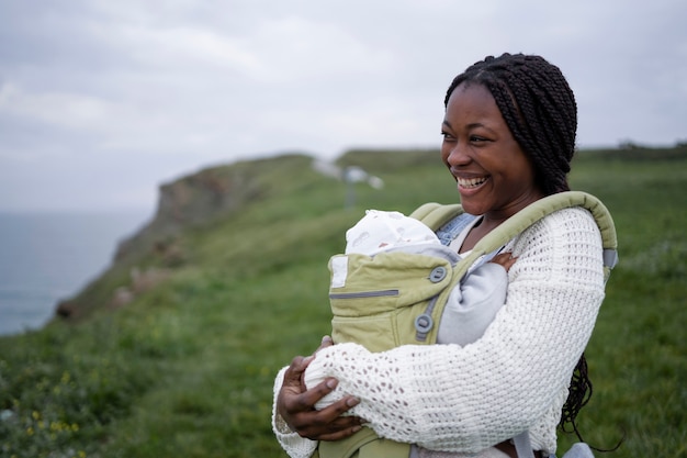 Famille nomade vivant dans la nature