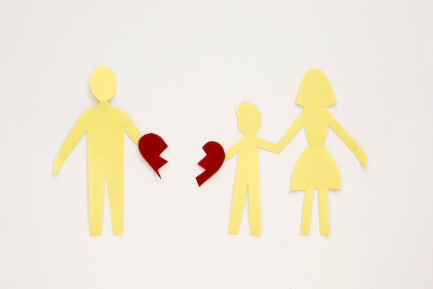 Famille de papier cœur séparé et brisé