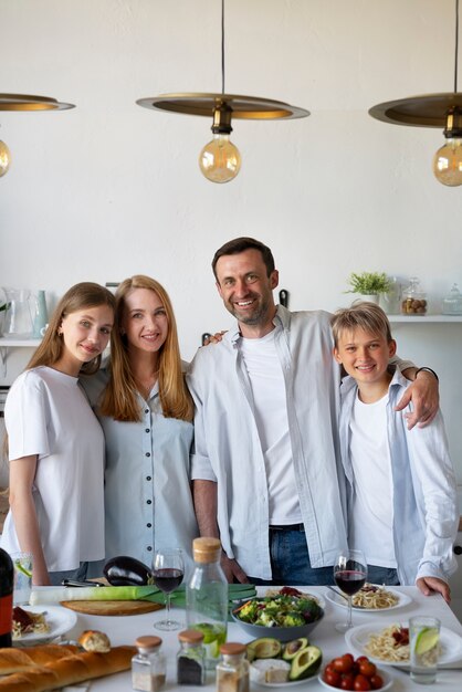 La famille passe un bon moment ensemble