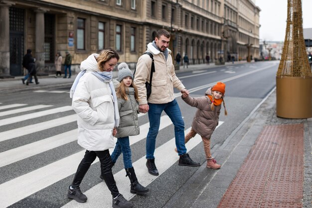 Famille profitant d'un voyage pendant leurs vacances