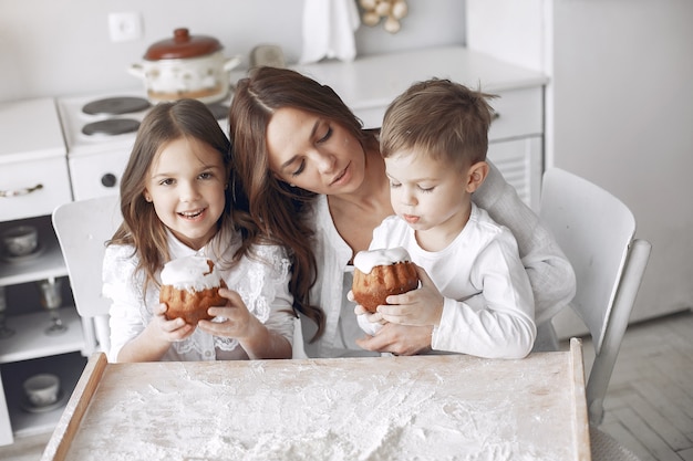 Famille, séance, cuisine, cuire, pâte, gâteau