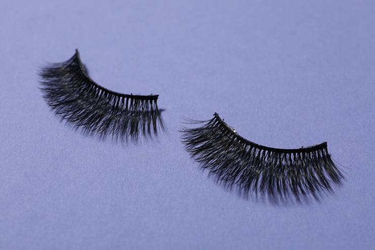 Photo gratuit faux cils concept de différents accessoires de maquillage