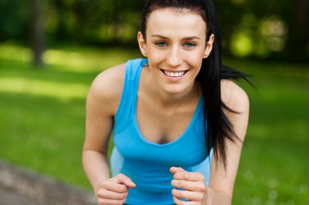 Femme active jogging