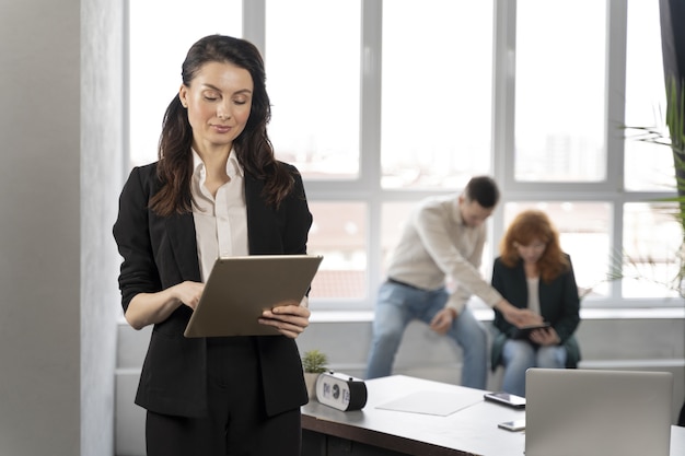 Femme affaires, au travail