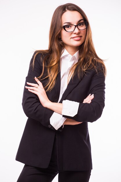 Femme d'affaires intelligente avec portrait de lunettes isolé sur mur blanc