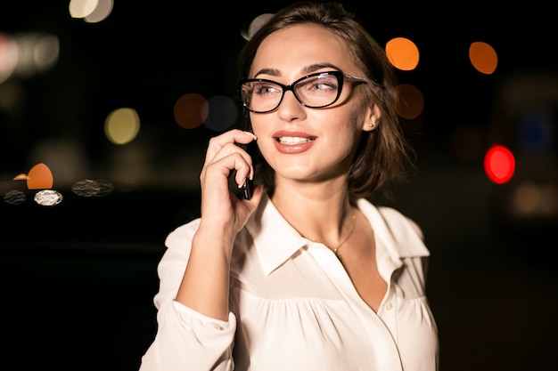 Femme D'affaires Avec Le Téléphone