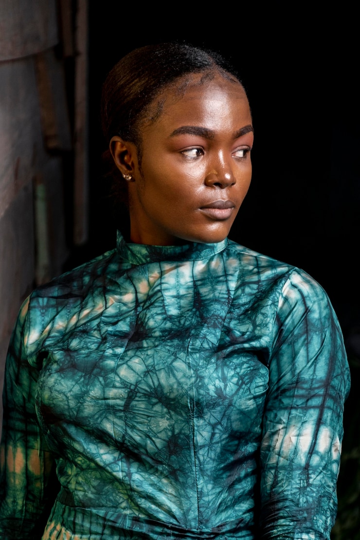 Photo gratuit femme africaine, regarder loin