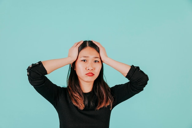 Femme asiatique stressée