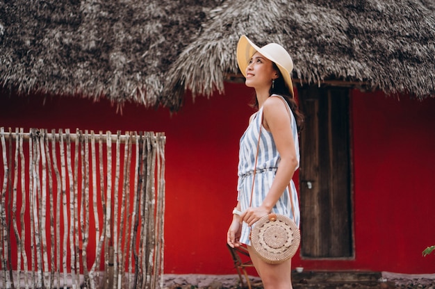 Femme Asiatique En Vacances à La Plage