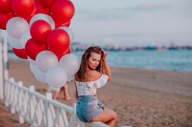 Joyeux Anniversaire Ecrit Dans Le Sable Sur Sunset Beach A Hawaii Avec Des Palmiers Et L Ocean Photo Premium Joyeux Anniversaire Ecrit Dans Le Sable Sur Sunset Beach A Hawaii Avec Des Palmiers Et L Ocean Photo Premium