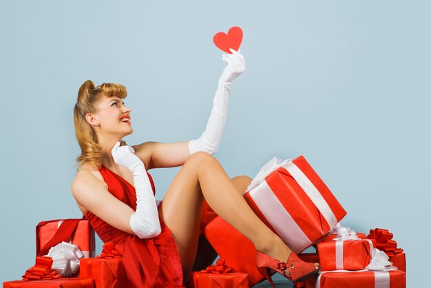 Papiers Avec Coeurs Sur Chaine Pour La Saint Valentin Photo Premium