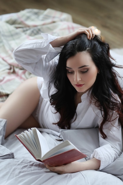 Femme au lit