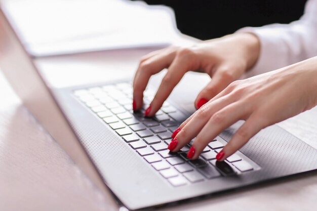 Femme au travail