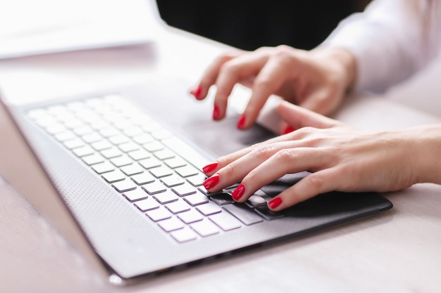 Femme au travail