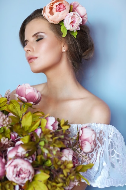 Femme aux fleurs