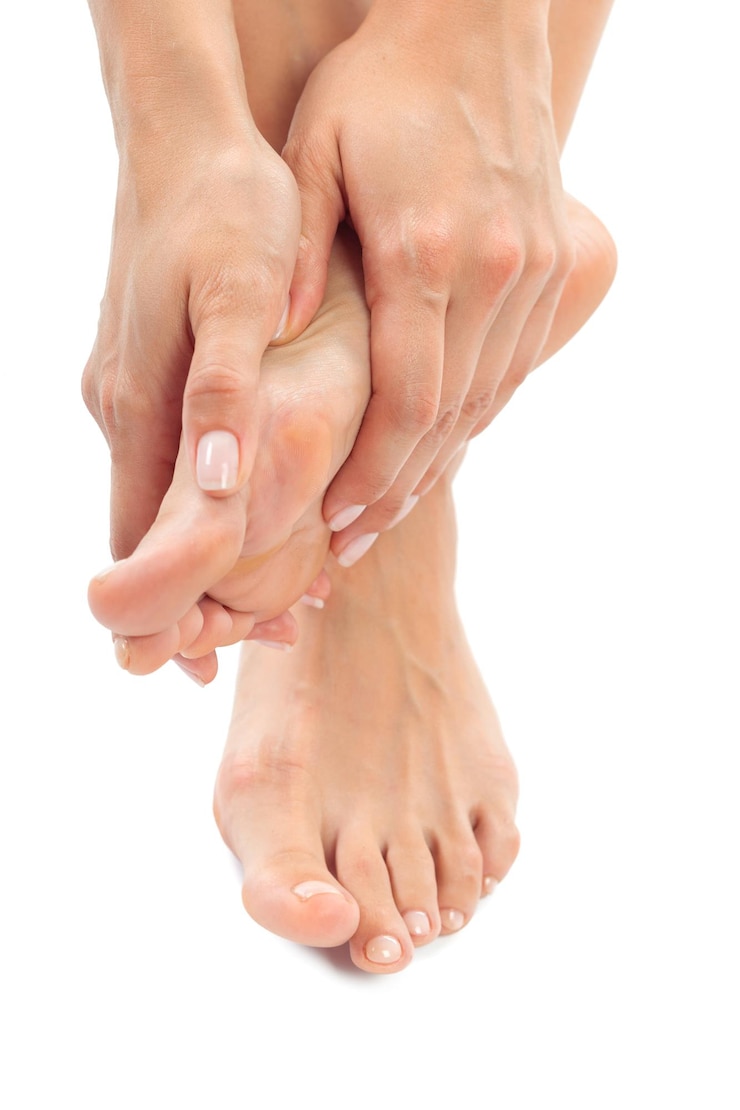 Photo gratuit femme ayant un traitement des pieds