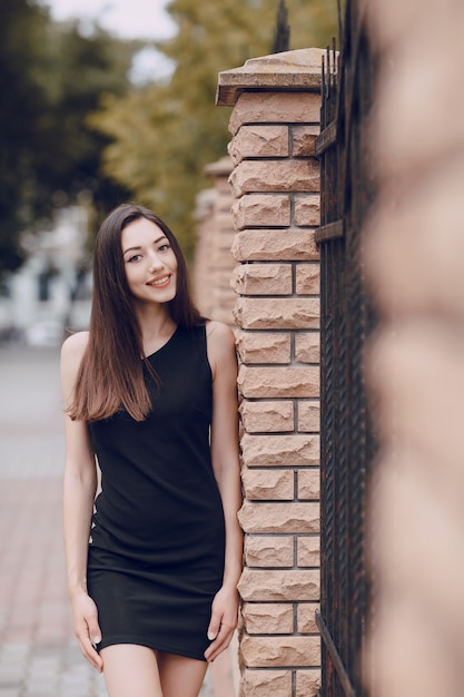 Femme bleue joie d&#39;été heureuse