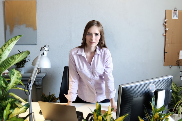 Femme, bureau