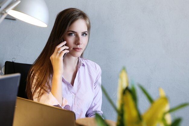 Femme, bureau