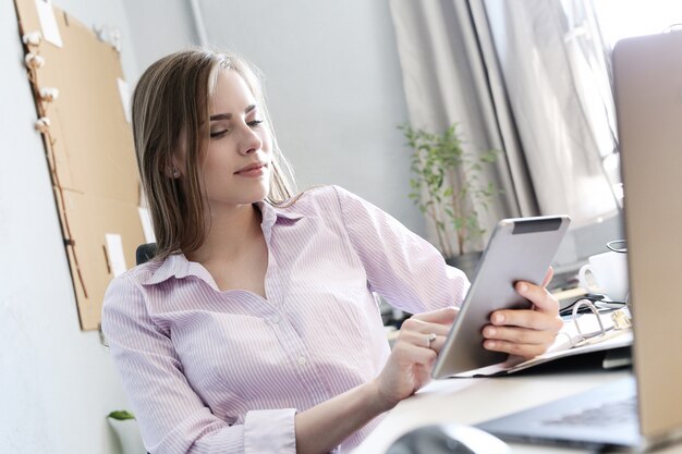 Femme, bureau