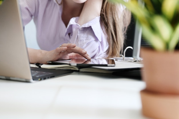 Femme, bureau