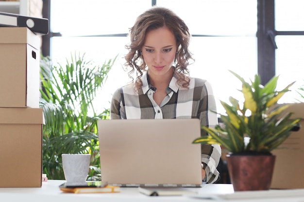 Femme, bureau