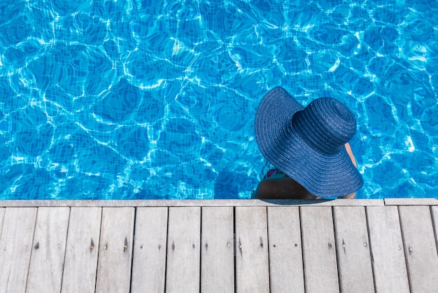 femme chapeau