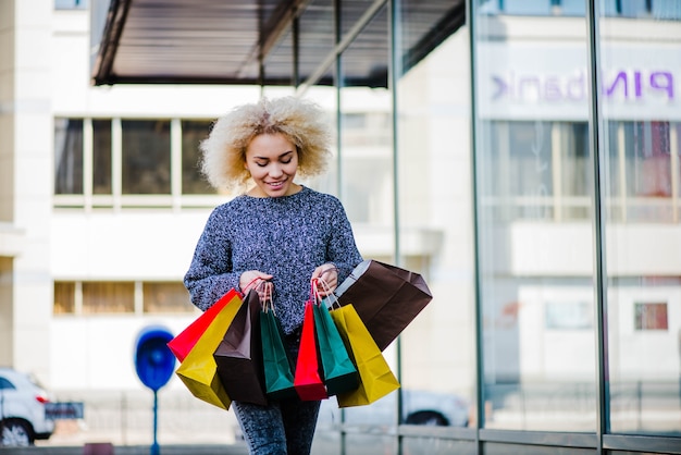 Photo gratuite femme, client, marche, ville, rue