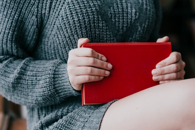 Femme Close-up avec livre