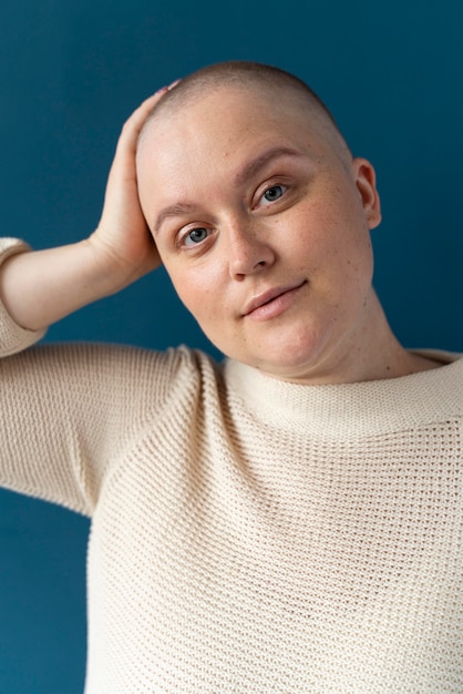 Femme confiante luttant contre le cancer du sein