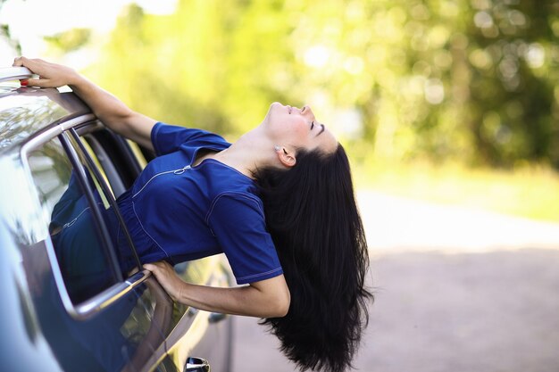 Femme dans une voiture