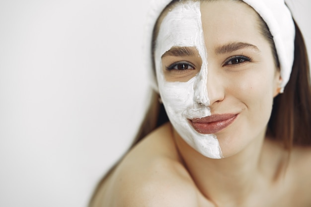 Femme, debout, cosmétologie, studio