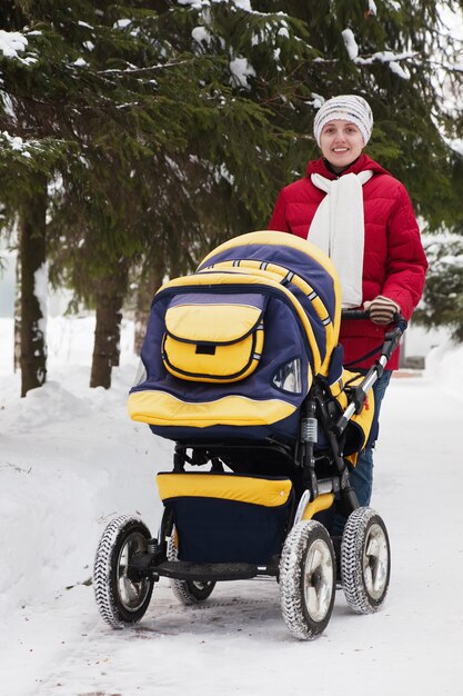 Femme enceinte en hiver