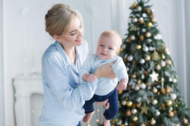 femme enceinte à l'intérieur