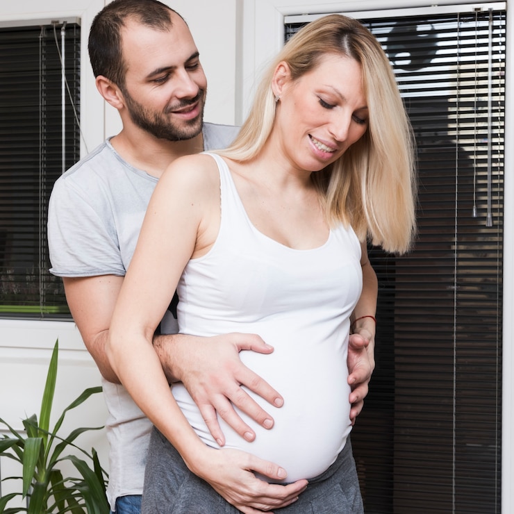 Photo gratuit femme enceinte et partenaire