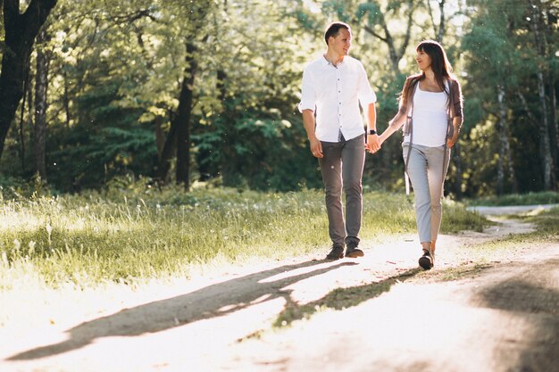 Femme enceinte avec son mari