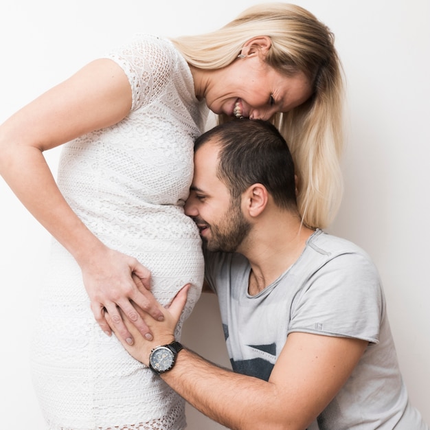 Femme enceinte avec son mari