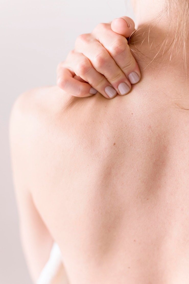 Photo gratuit femme éprouvant de la douleur