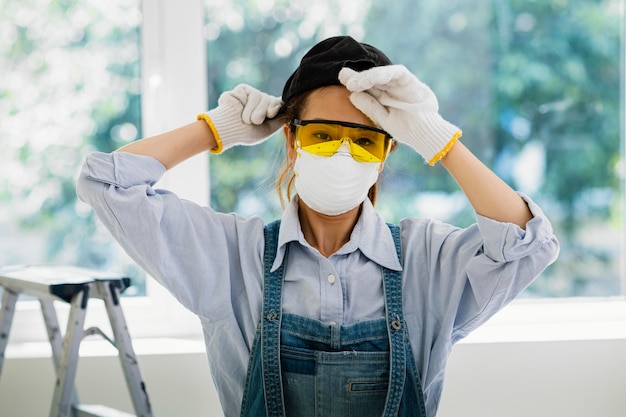 Photo gratuite femme avec équipement de protection de sécurité