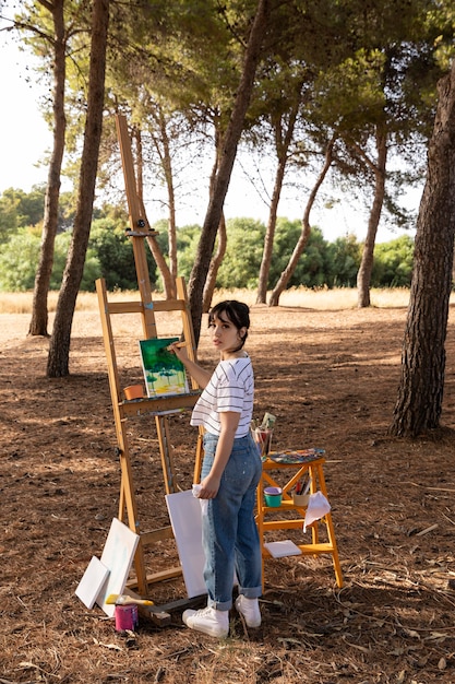 Femme à l'extérieur dans la nature peinture paysage sur toile